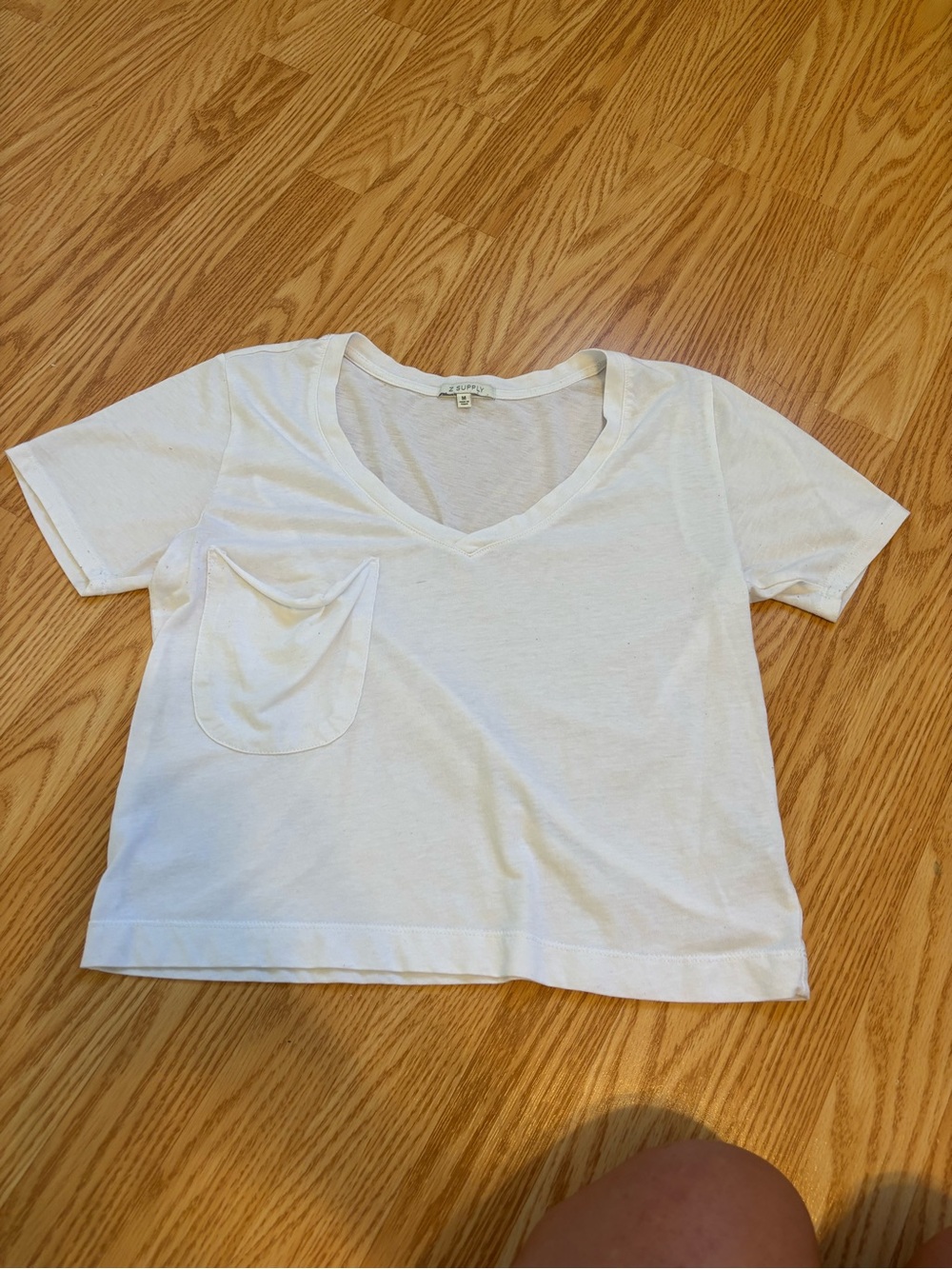 Z Supply White V-Neck Cropped Pocket Tee size medium